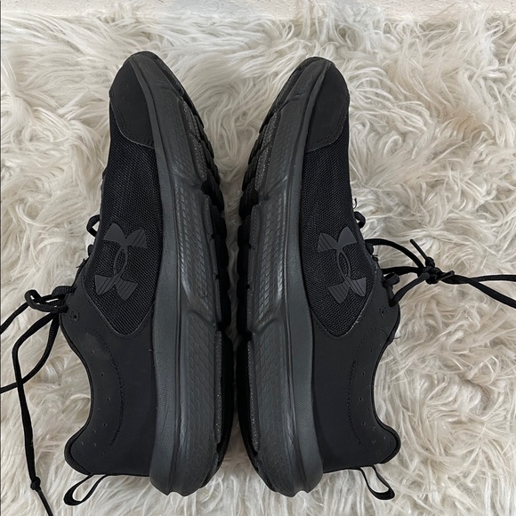 Under Armour Charged Assert 10 Triple Black Sneakers Size 9.5 Men's 3026175-004 - Picture 8 of 12